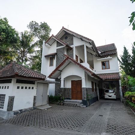Готель Super Oyo 1778 Omah Duwet Beran Kidul Екстер'єр фото