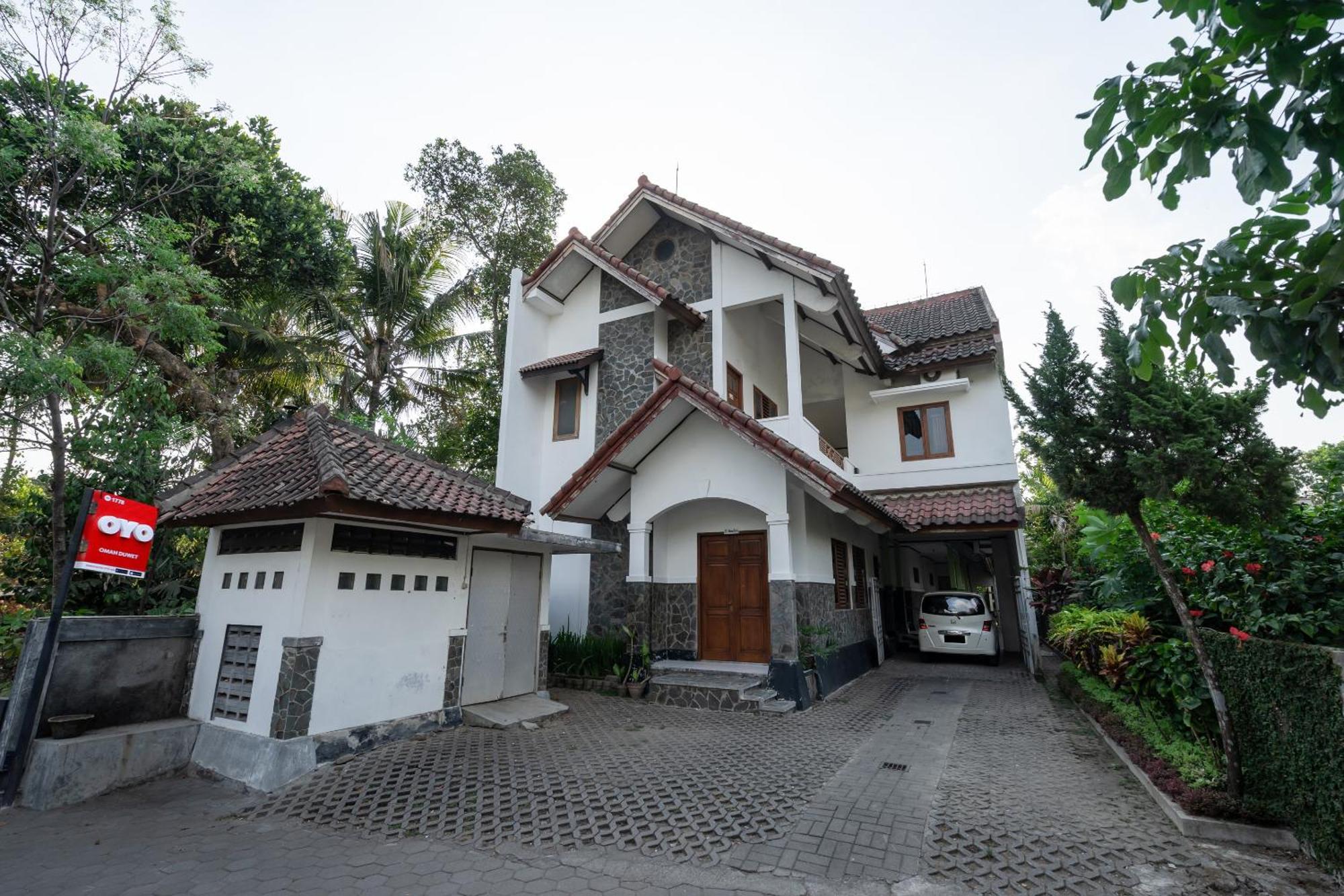 Готель Super Oyo 1778 Omah Duwet Beran Kidul Екстер'єр фото